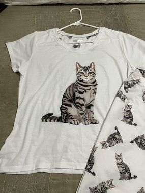 White Cat-Print Pajama Set — Playful Tabby Graphic